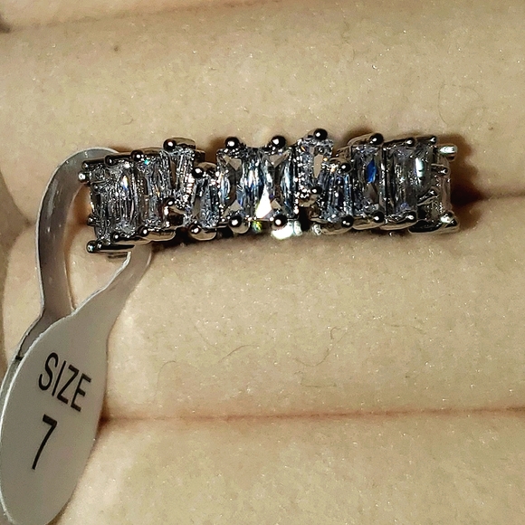 Fashion baguette CZ white/diamond 💎 color band size 7. - Picture 3 of 7